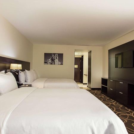 Hotel Doubletree By Hilton Toluca Esterno foto