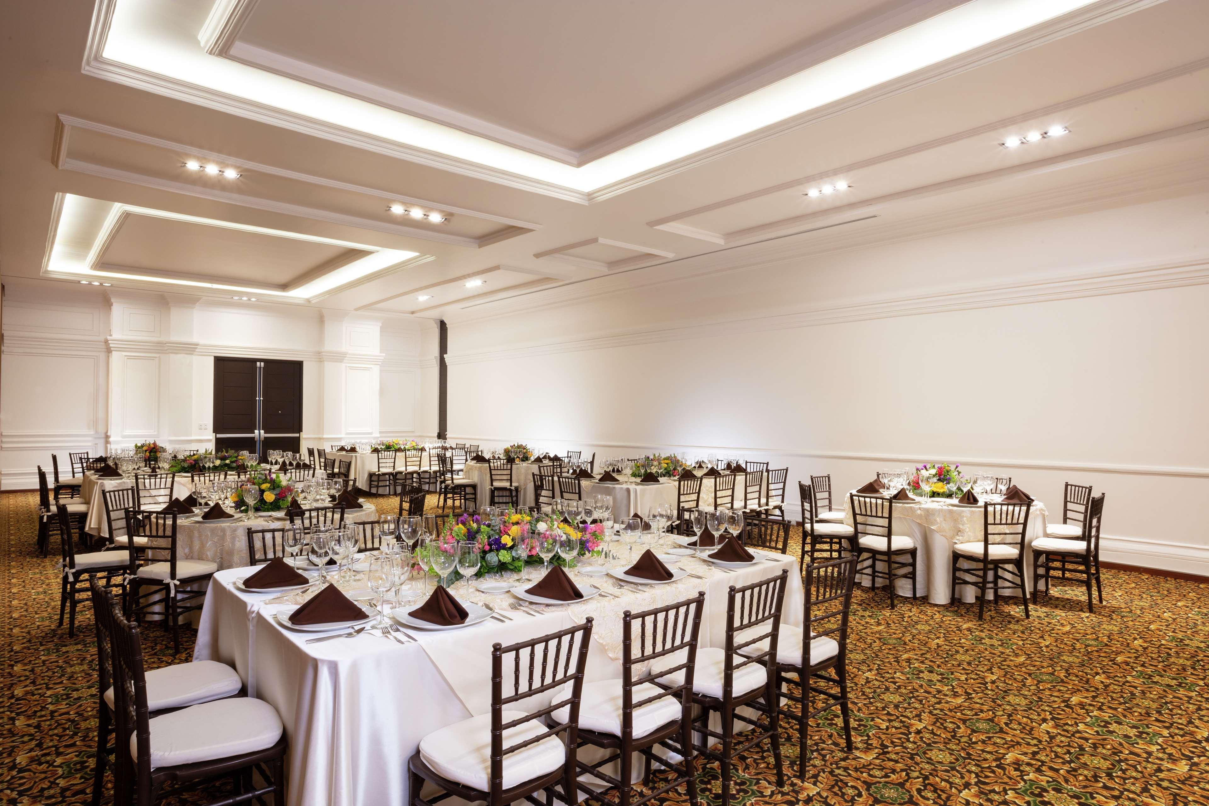 Hotel Doubletree By Hilton Toluca Esterno foto