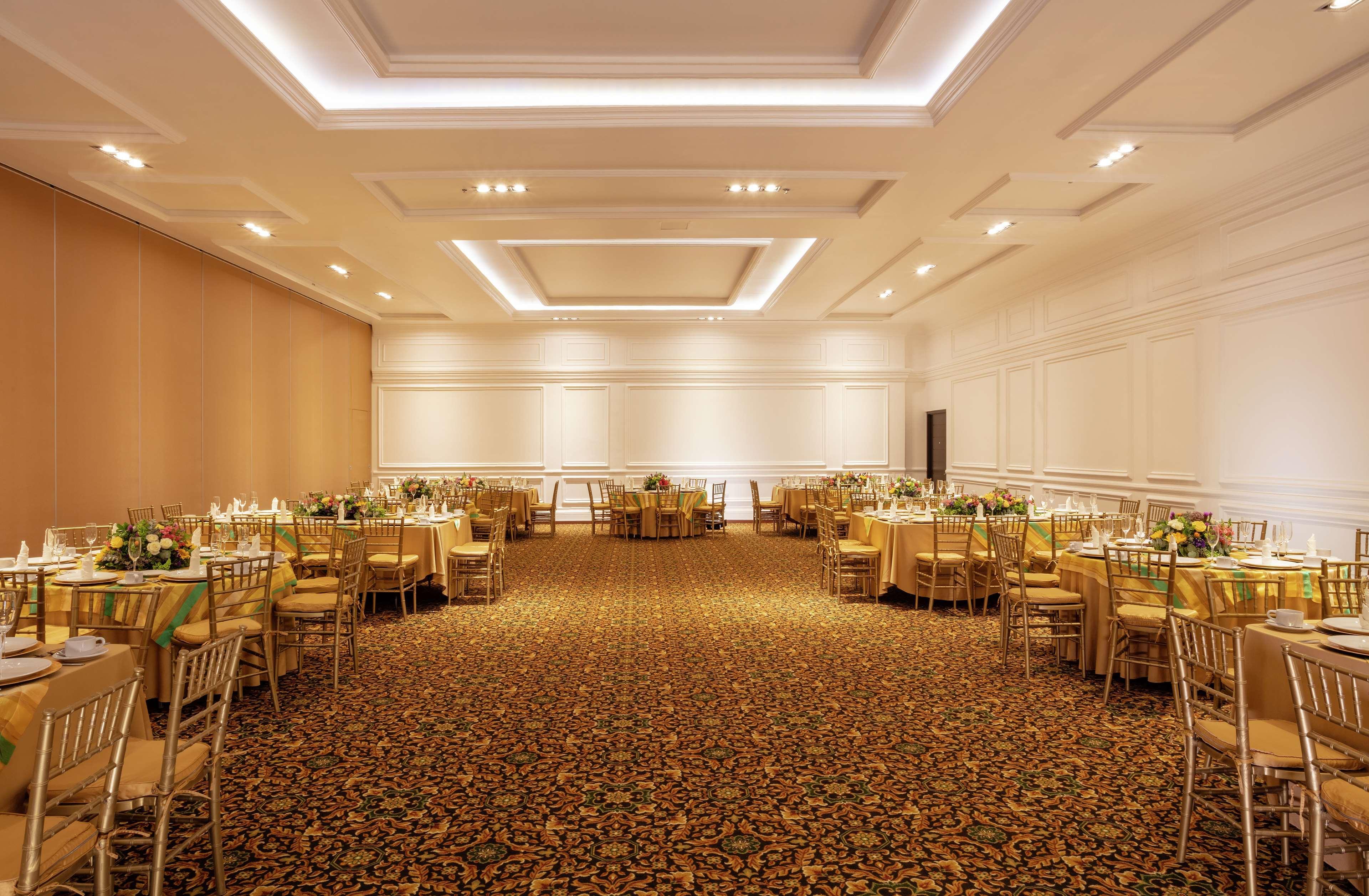 Hotel Doubletree By Hilton Toluca Esterno foto