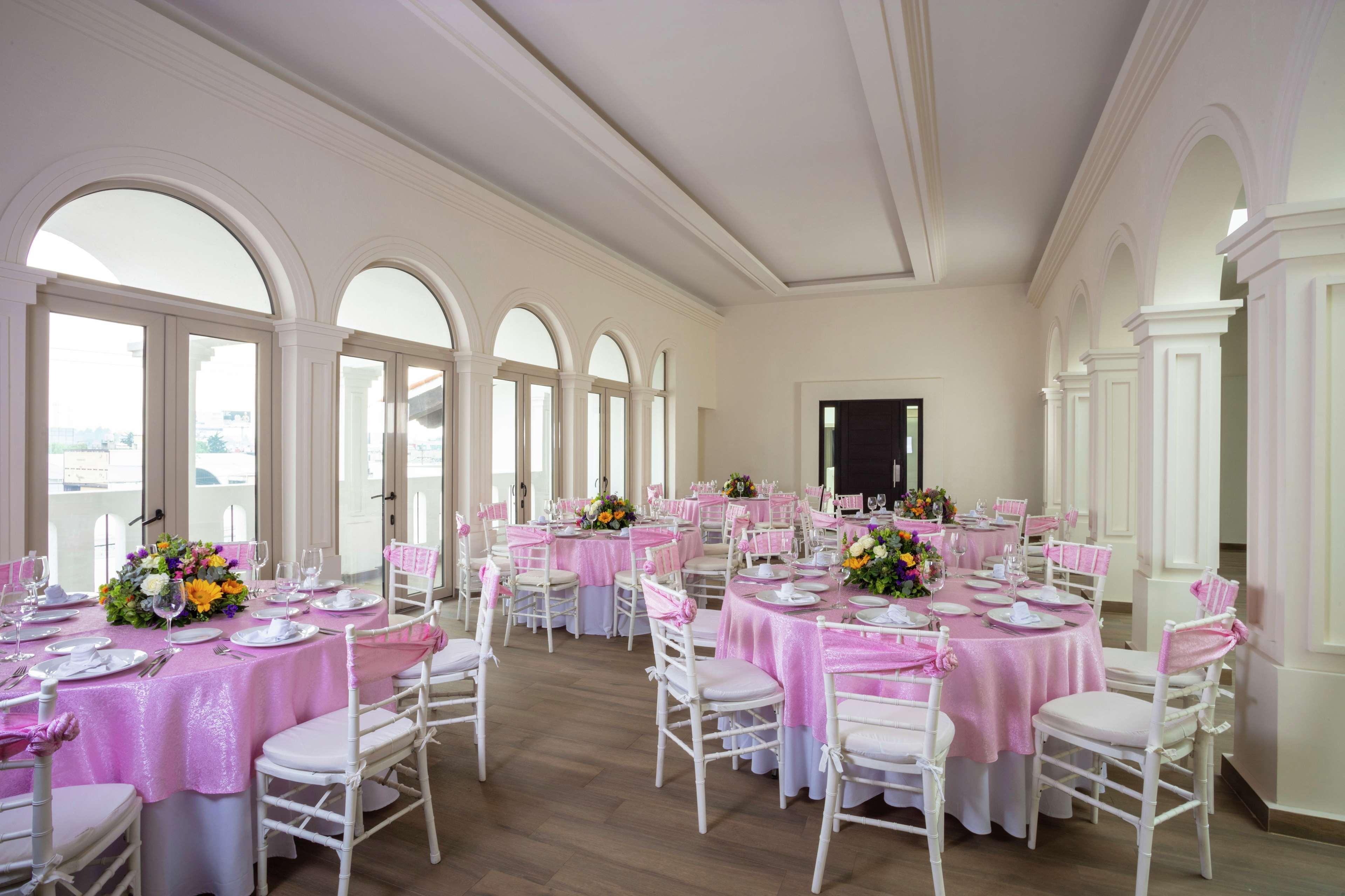 Hotel Doubletree By Hilton Toluca Esterno foto