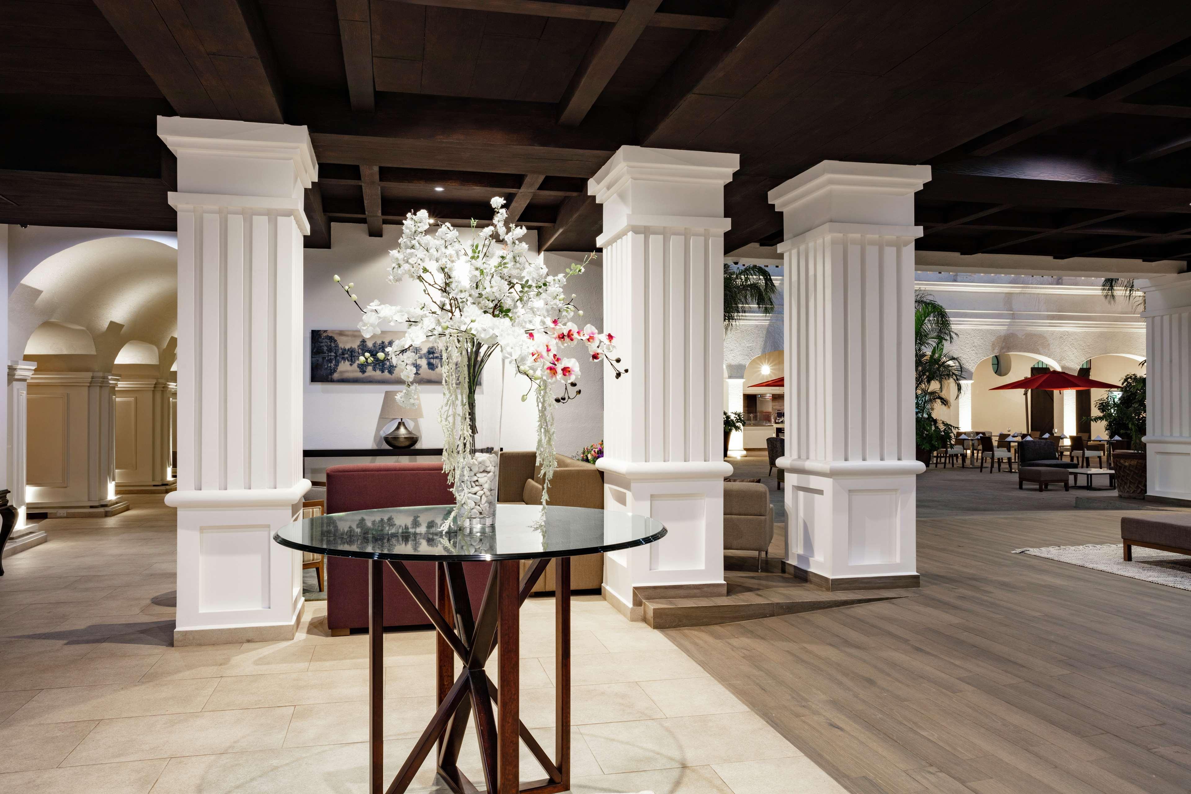 Hotel Doubletree By Hilton Toluca Esterno foto