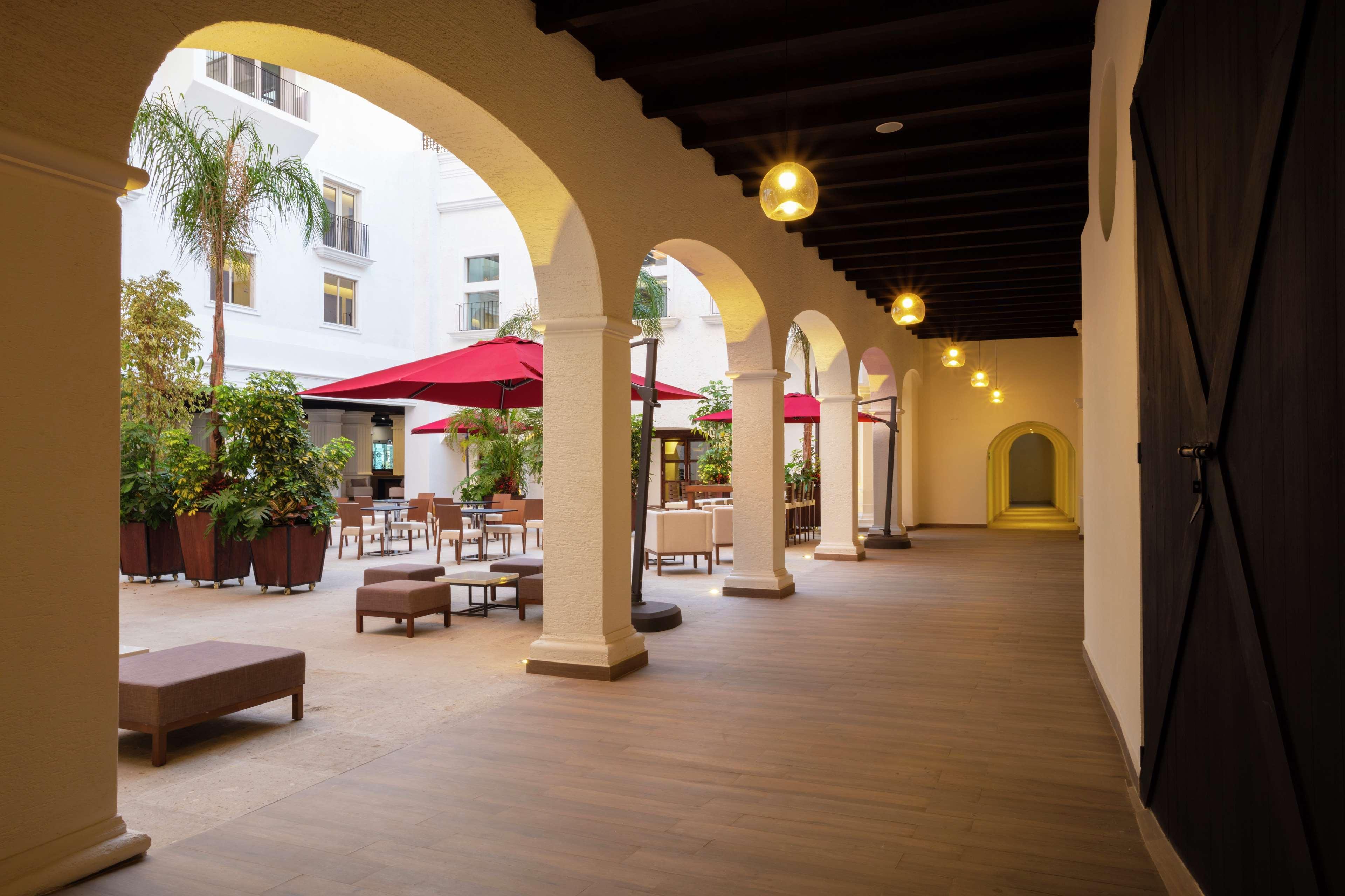 Hotel Doubletree By Hilton Toluca Esterno foto