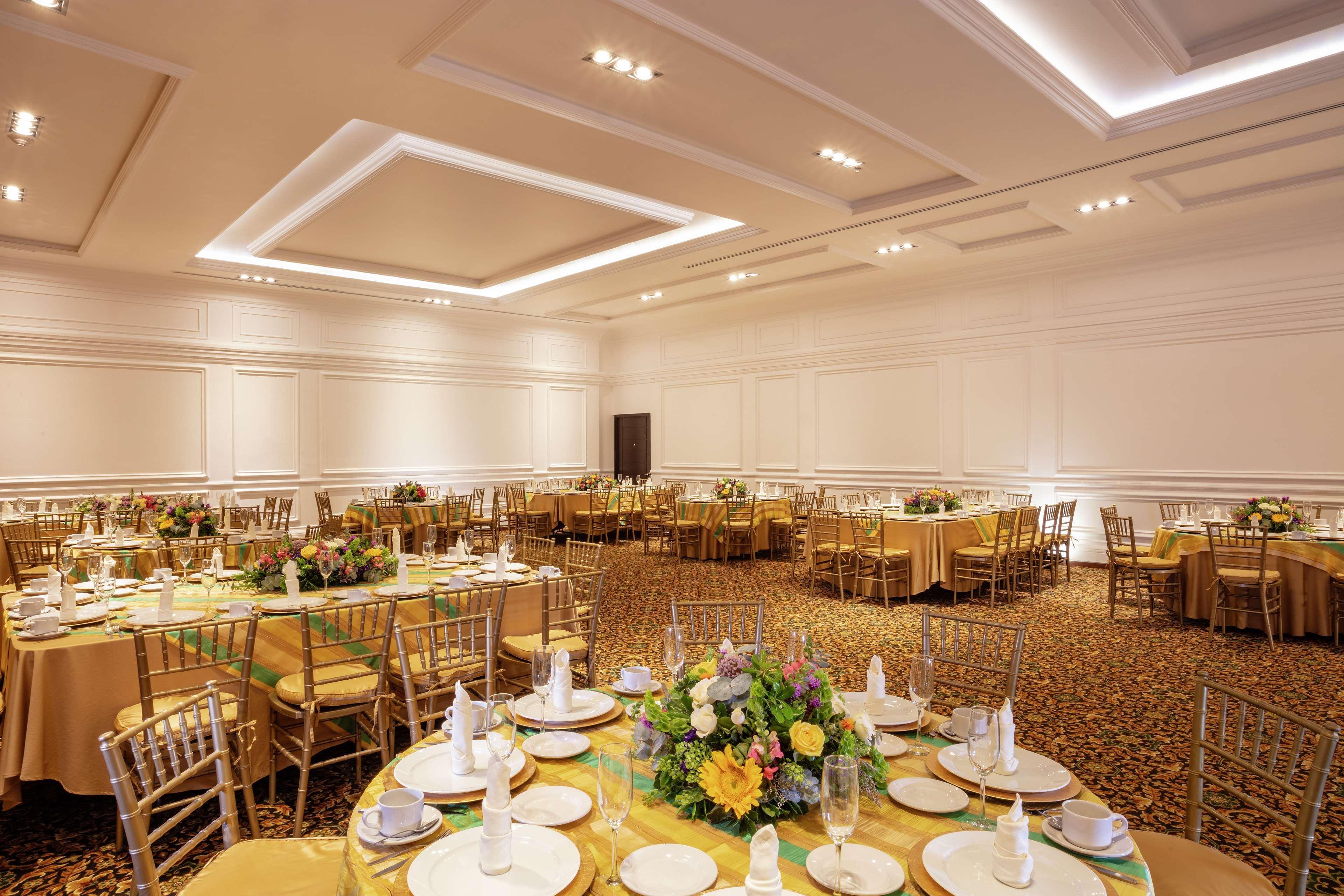 Hotel Doubletree By Hilton Toluca Esterno foto