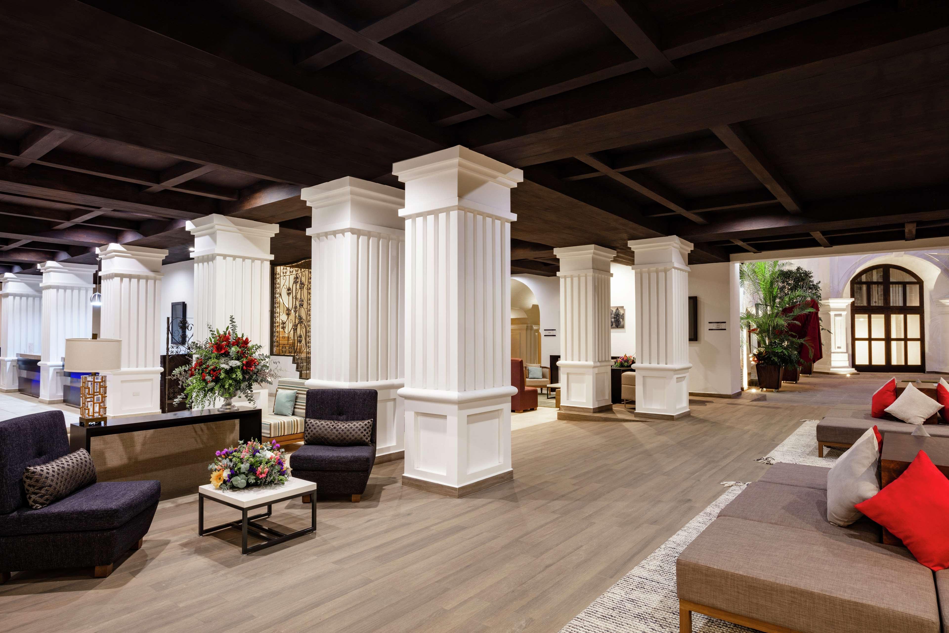 Hotel Doubletree By Hilton Toluca Esterno foto