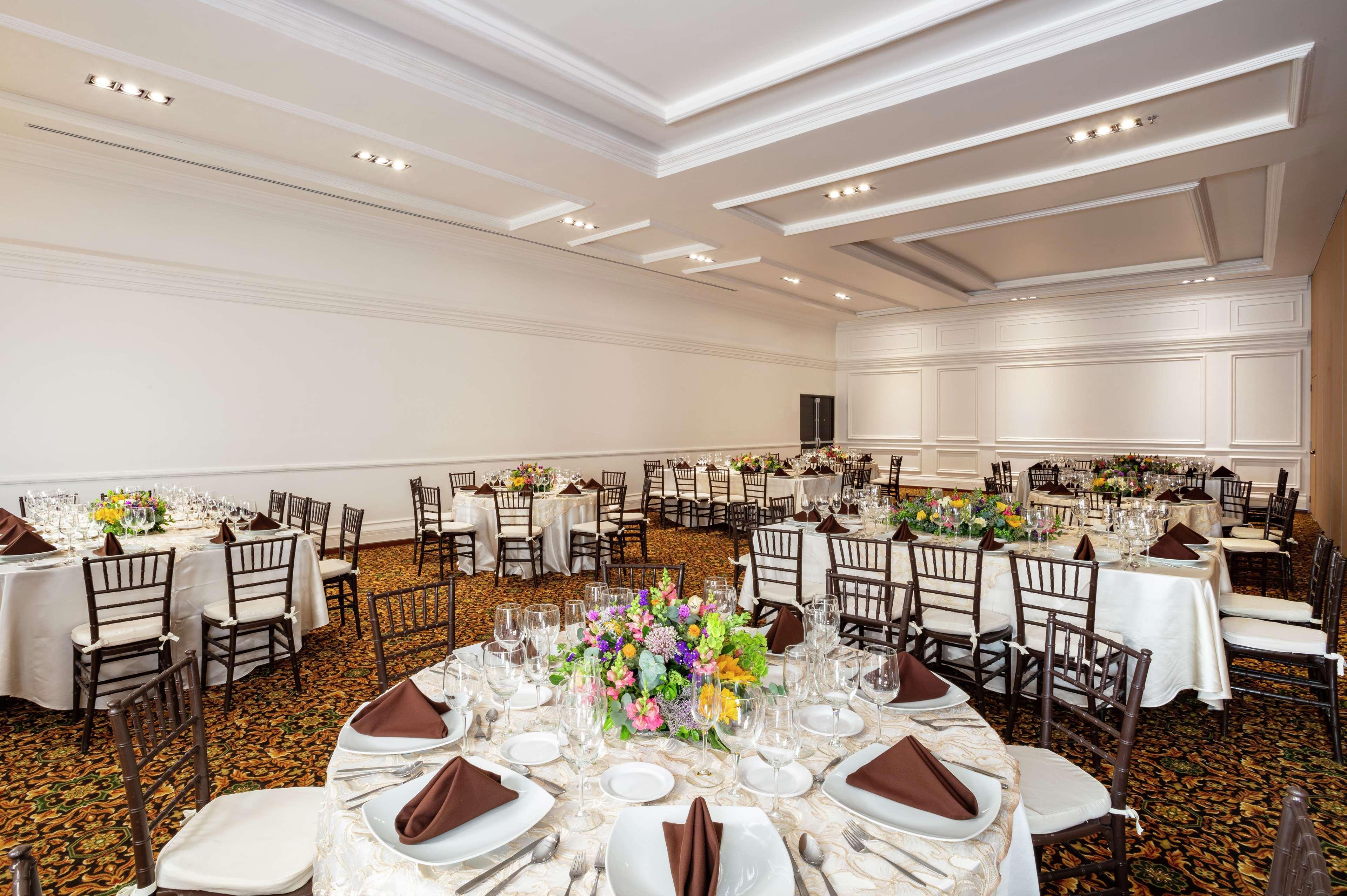 Hotel Doubletree By Hilton Toluca Esterno foto