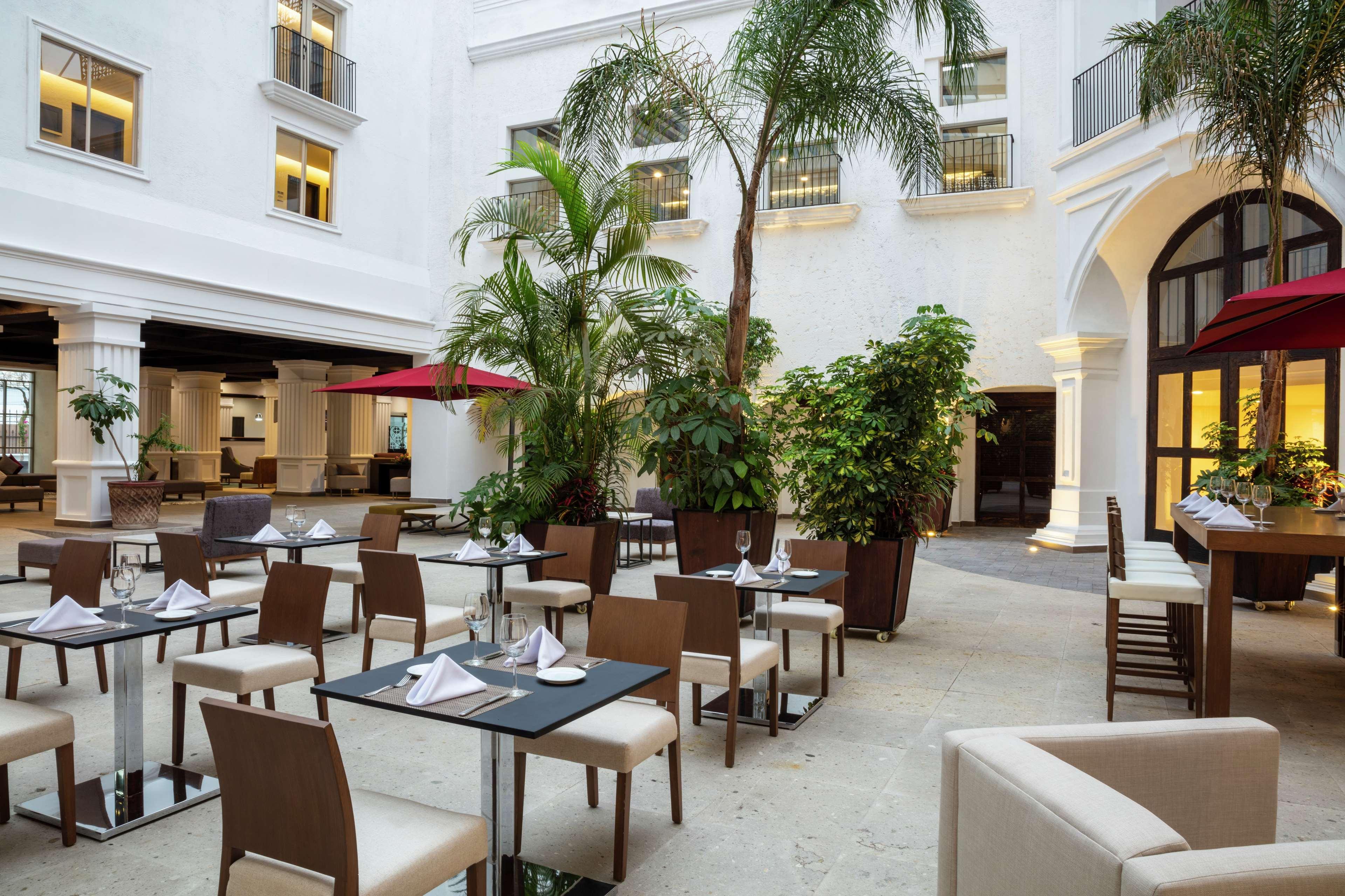 Hotel Doubletree By Hilton Toluca Esterno foto