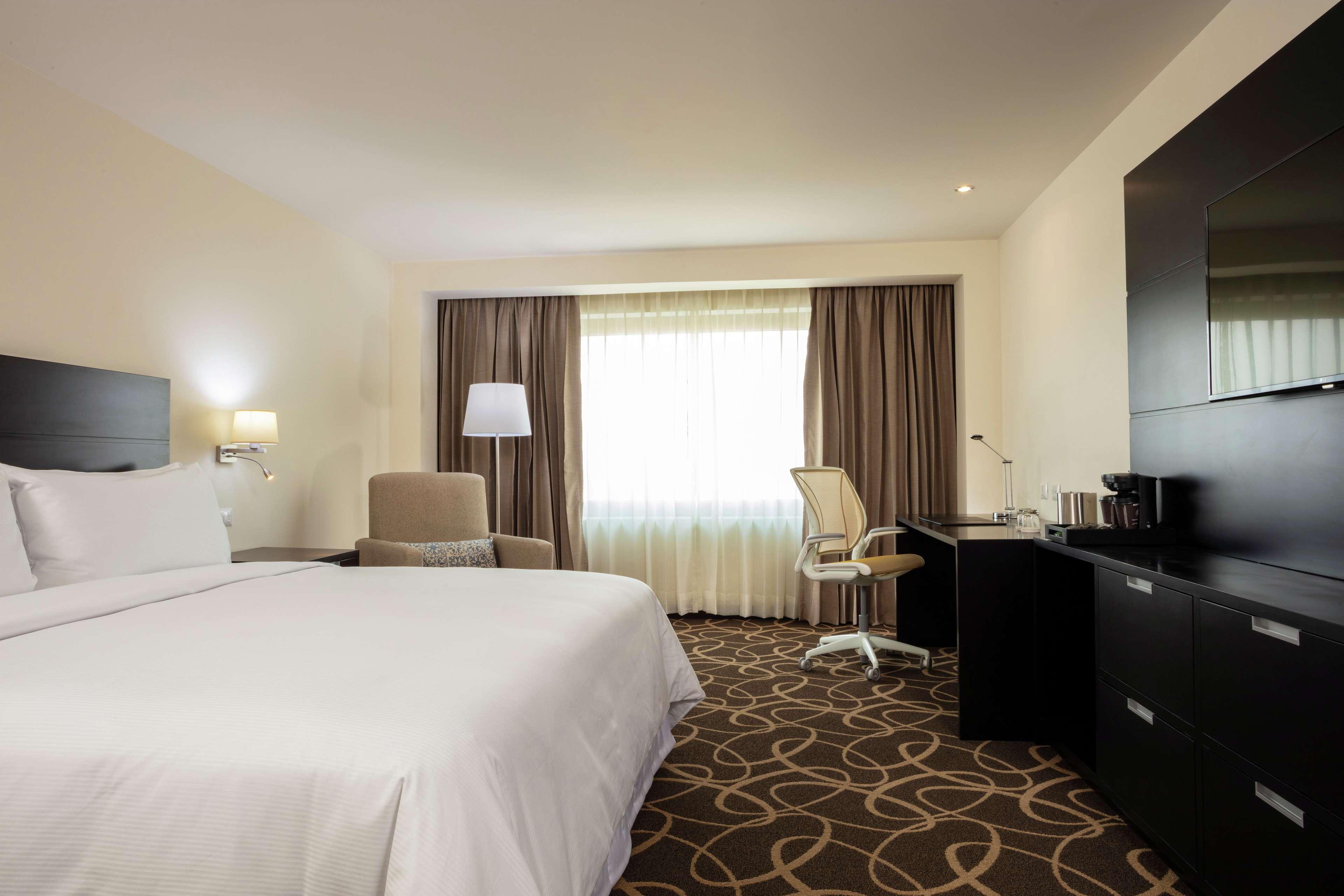 Hotel Doubletree By Hilton Toluca Esterno foto