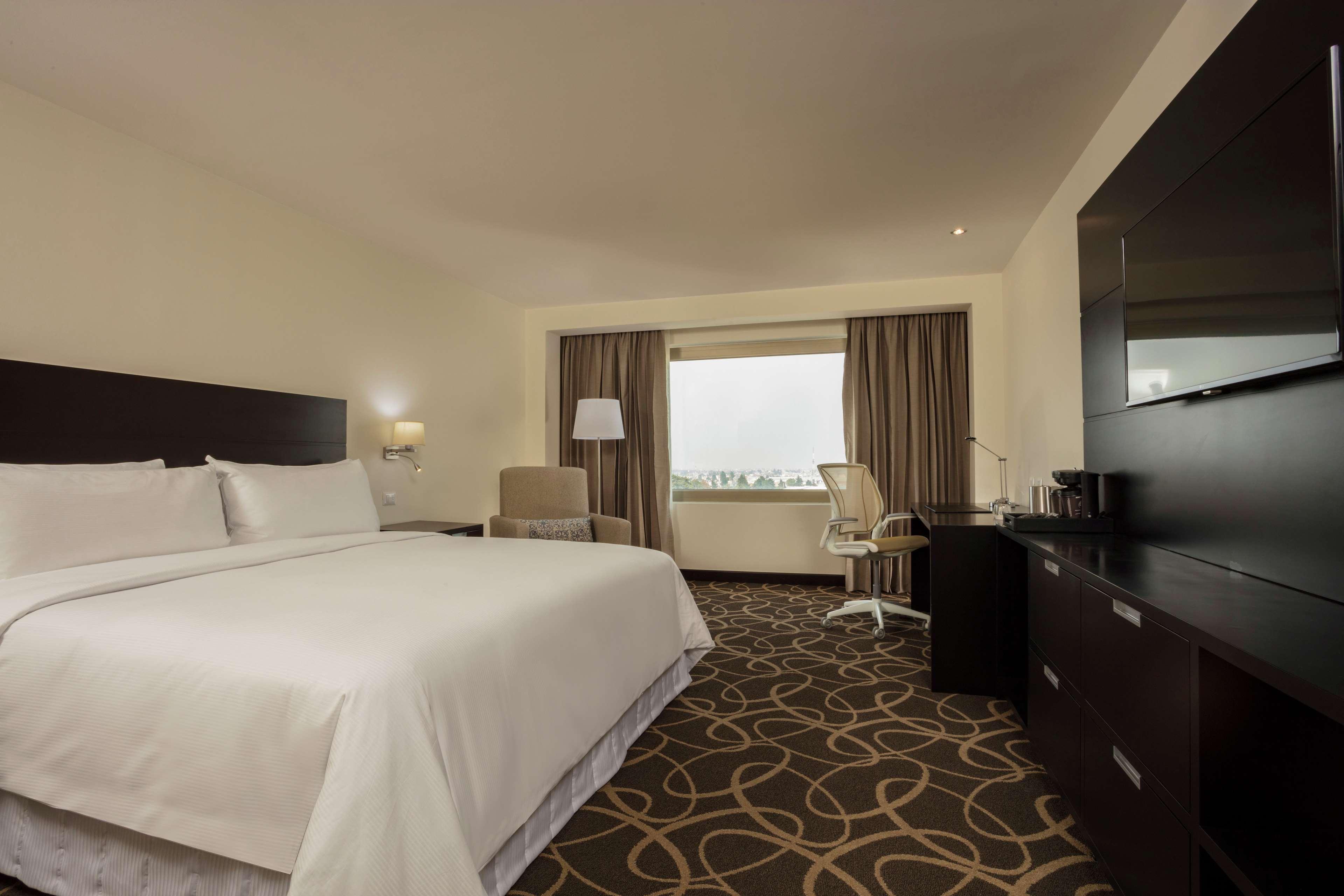 Hotel Doubletree By Hilton Toluca Esterno foto