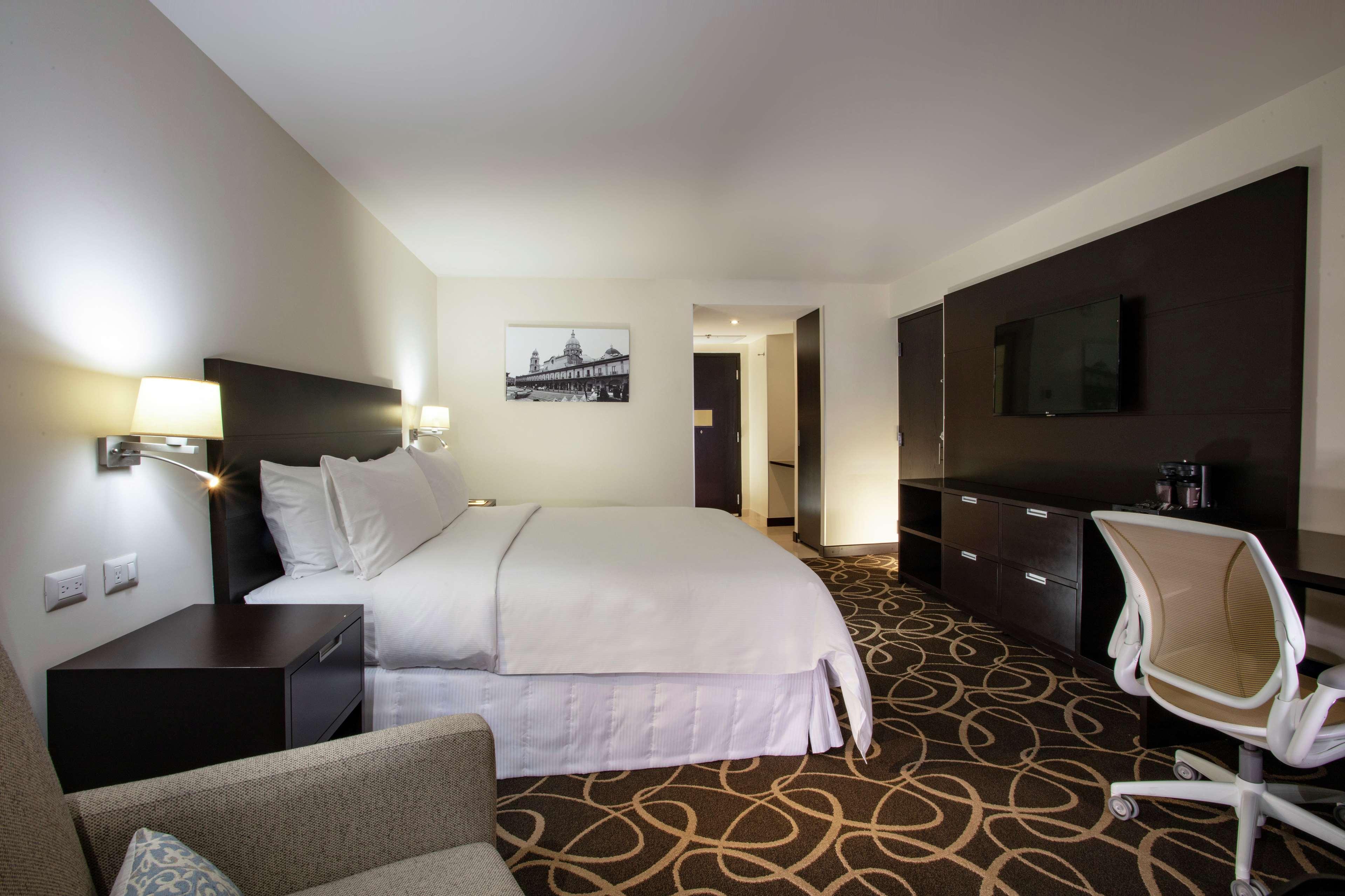 Hotel Doubletree By Hilton Toluca Esterno foto