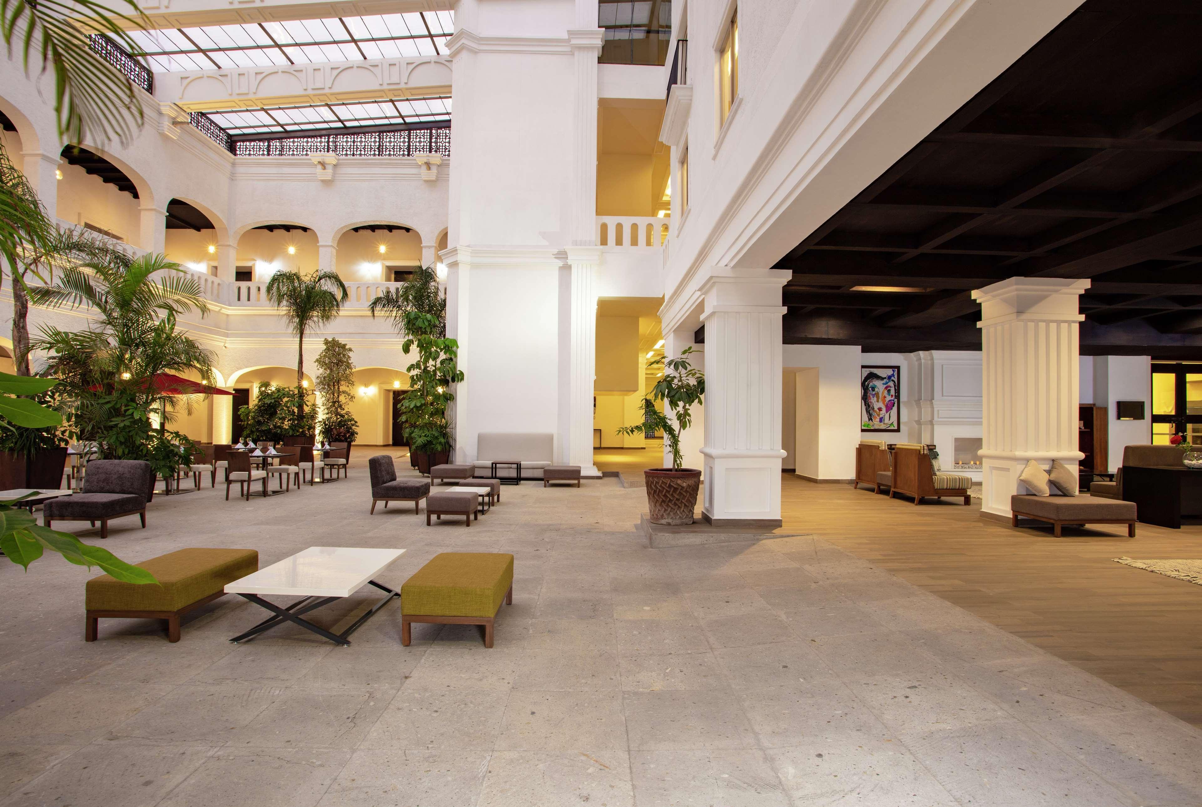Hotel Doubletree By Hilton Toluca Esterno foto