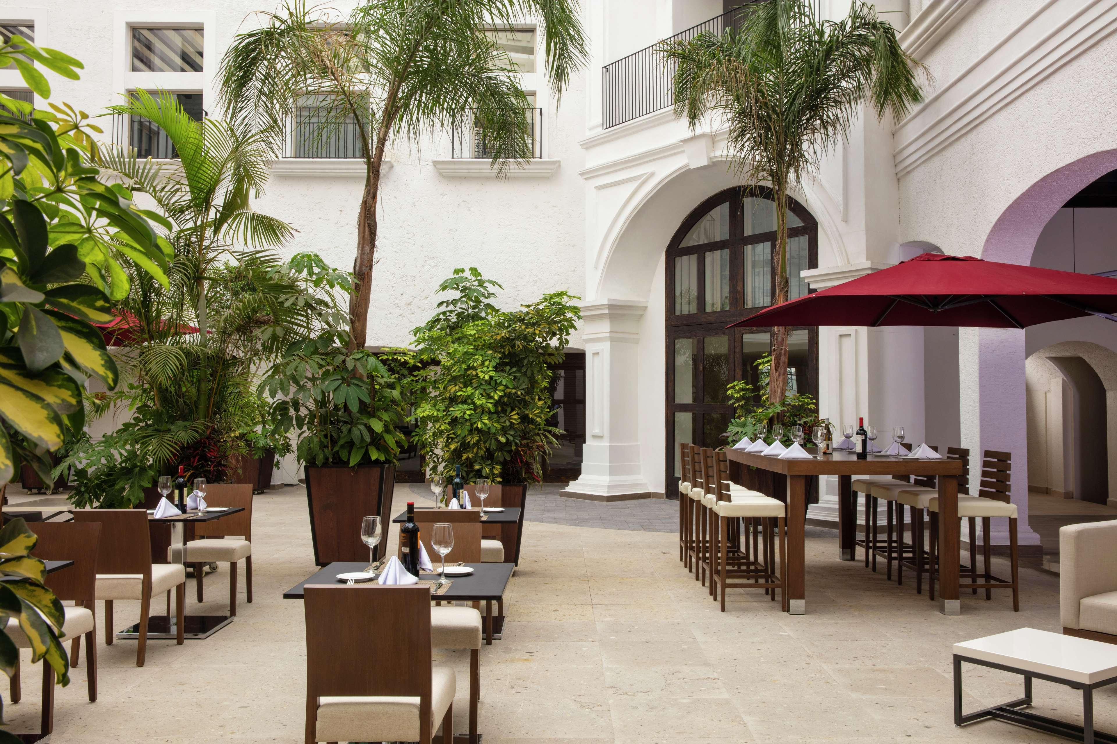 Hotel Doubletree By Hilton Toluca Esterno foto