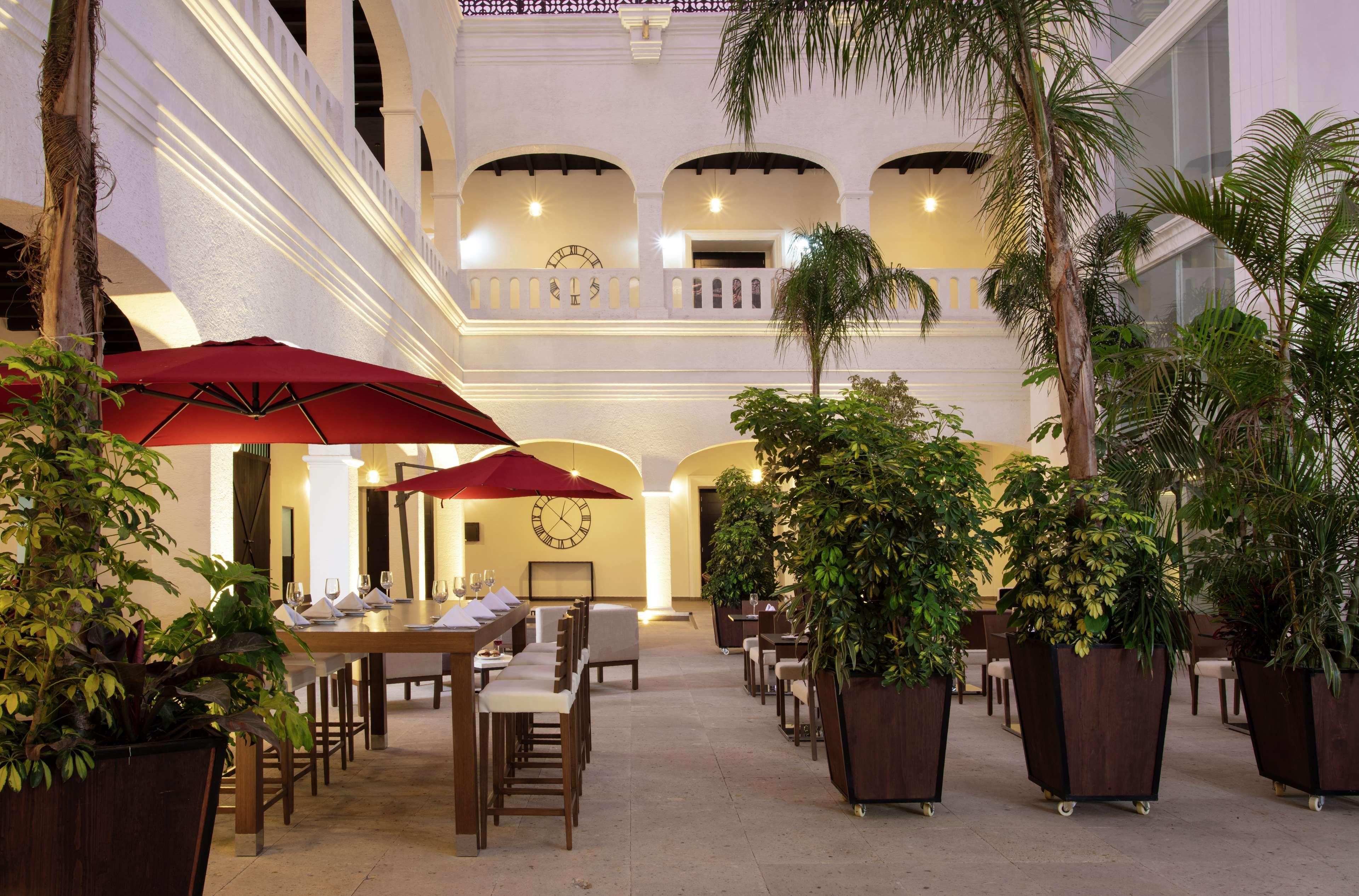 Hotel Doubletree By Hilton Toluca Esterno foto