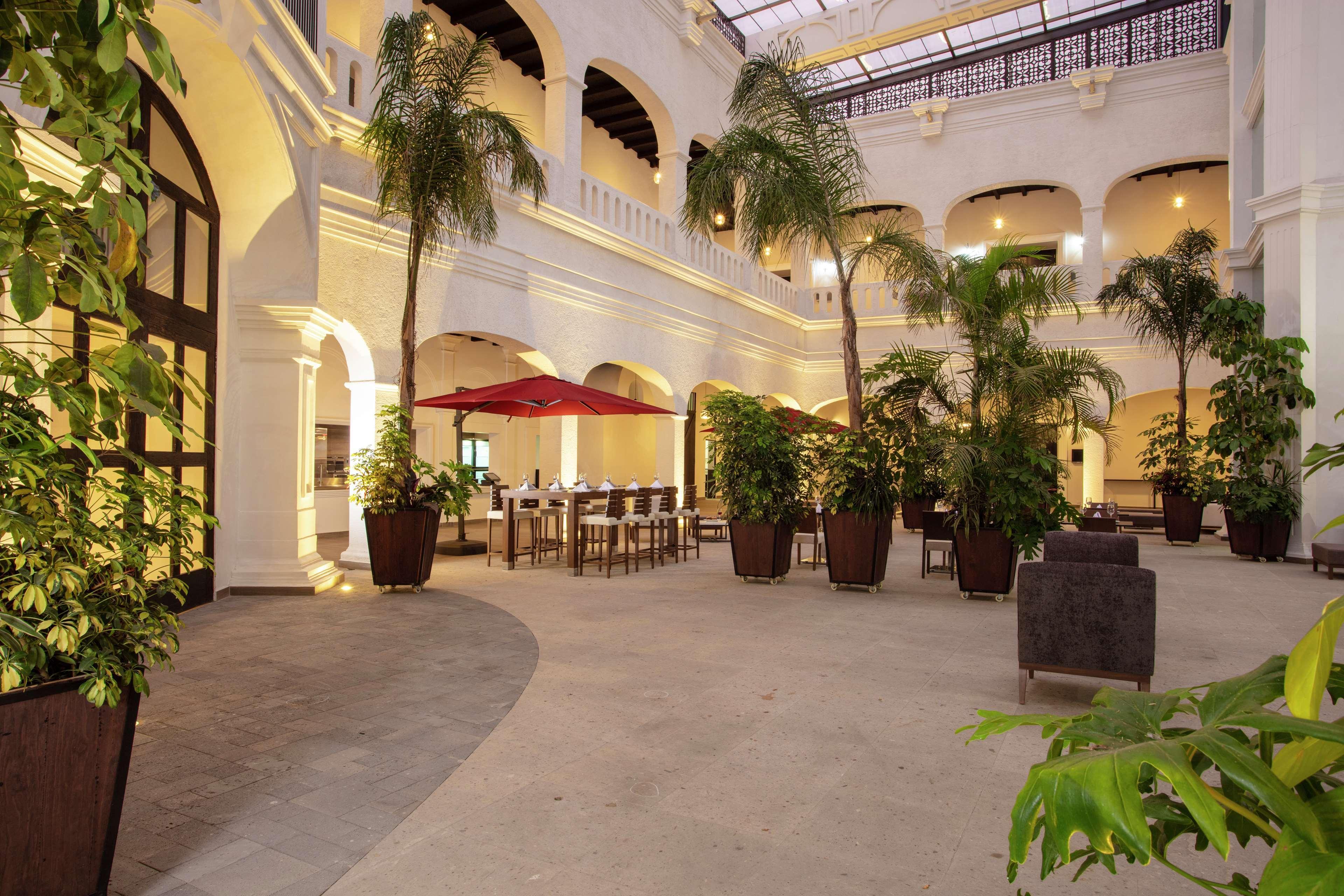Hotel Doubletree By Hilton Toluca Esterno foto
