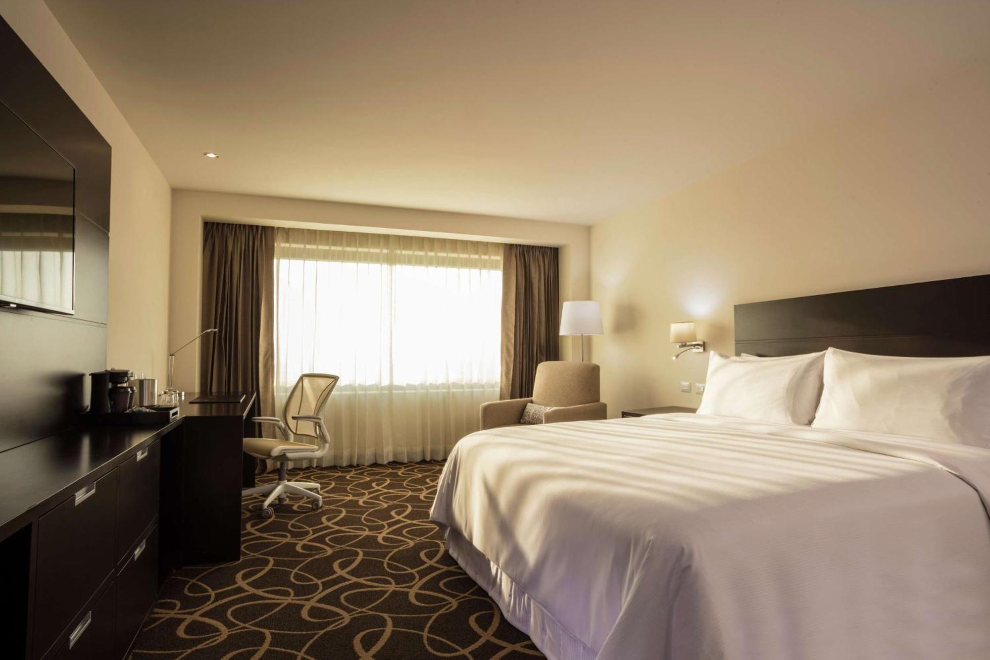 Hotel Doubletree By Hilton Toluca Esterno foto
