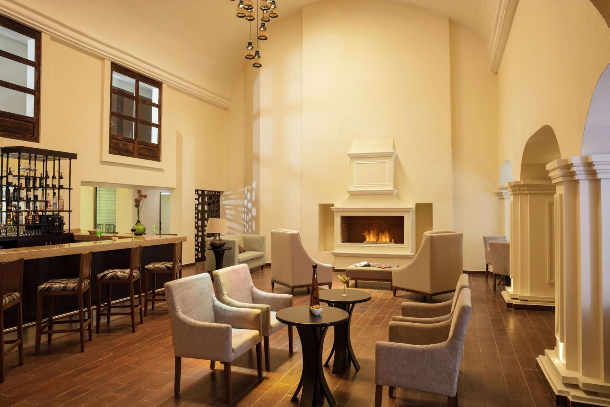 Hotel Doubletree By Hilton Toluca Esterno foto