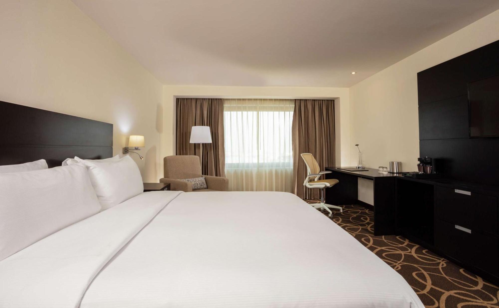 Hotel Doubletree By Hilton Toluca Esterno foto