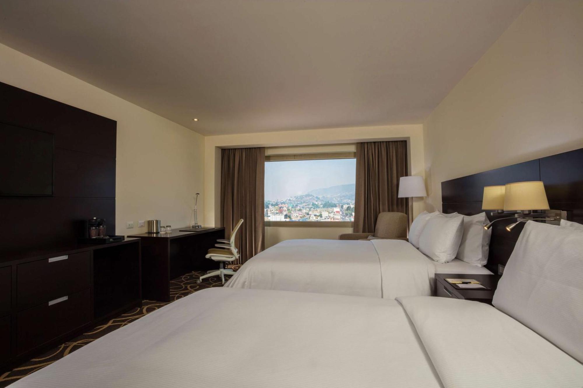 Hotel Doubletree By Hilton Toluca Esterno foto