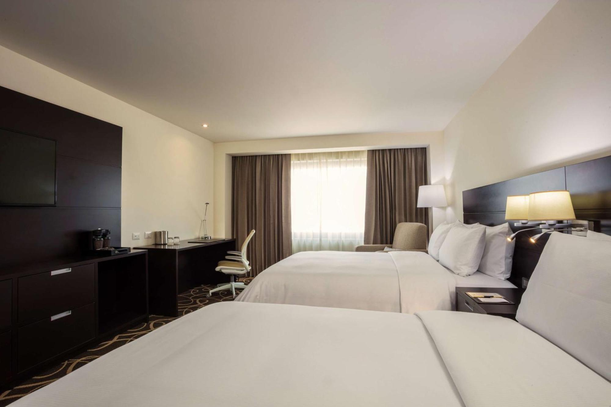 Hotel Doubletree By Hilton Toluca Esterno foto