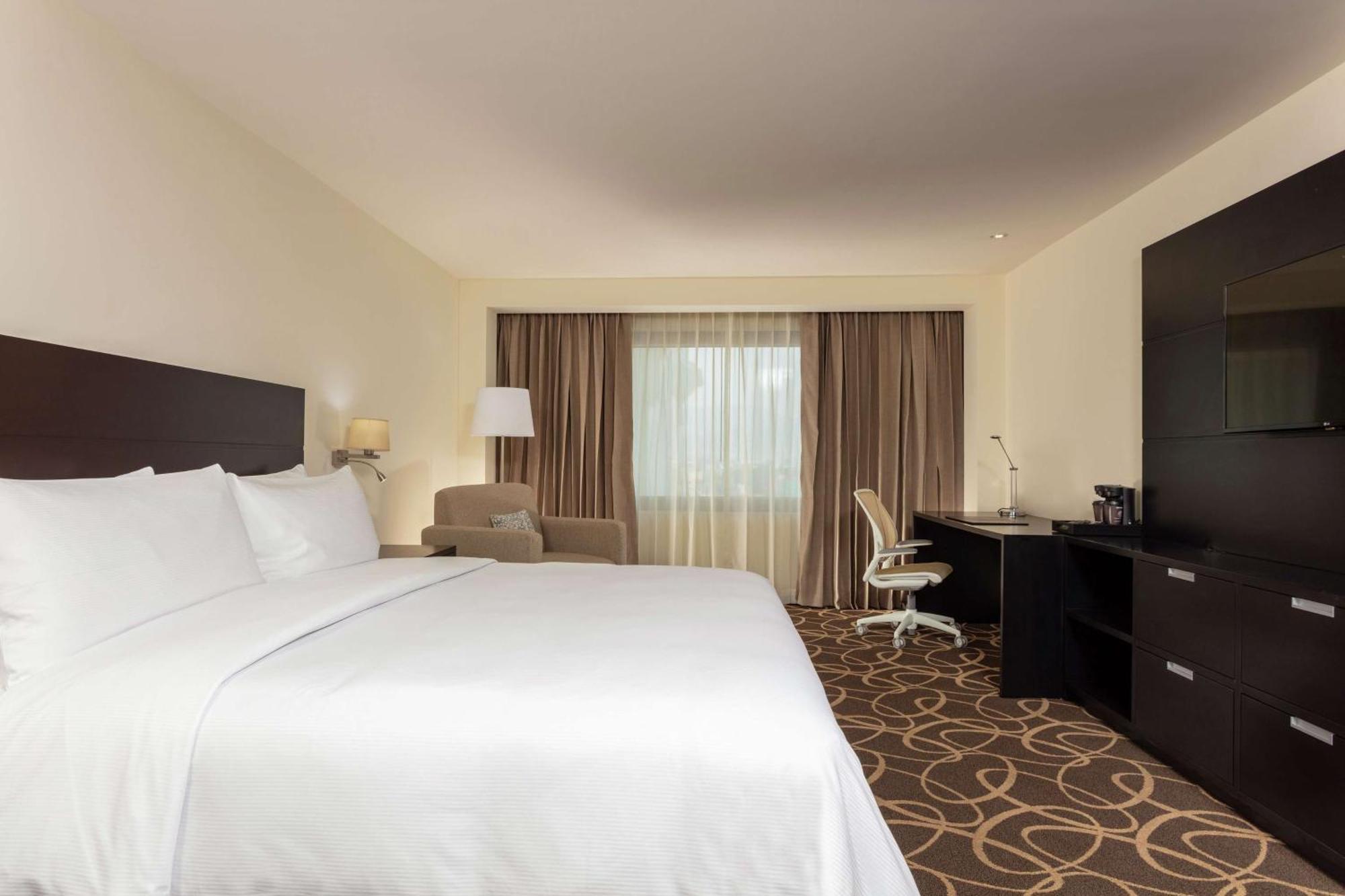 Hotel Doubletree By Hilton Toluca Esterno foto