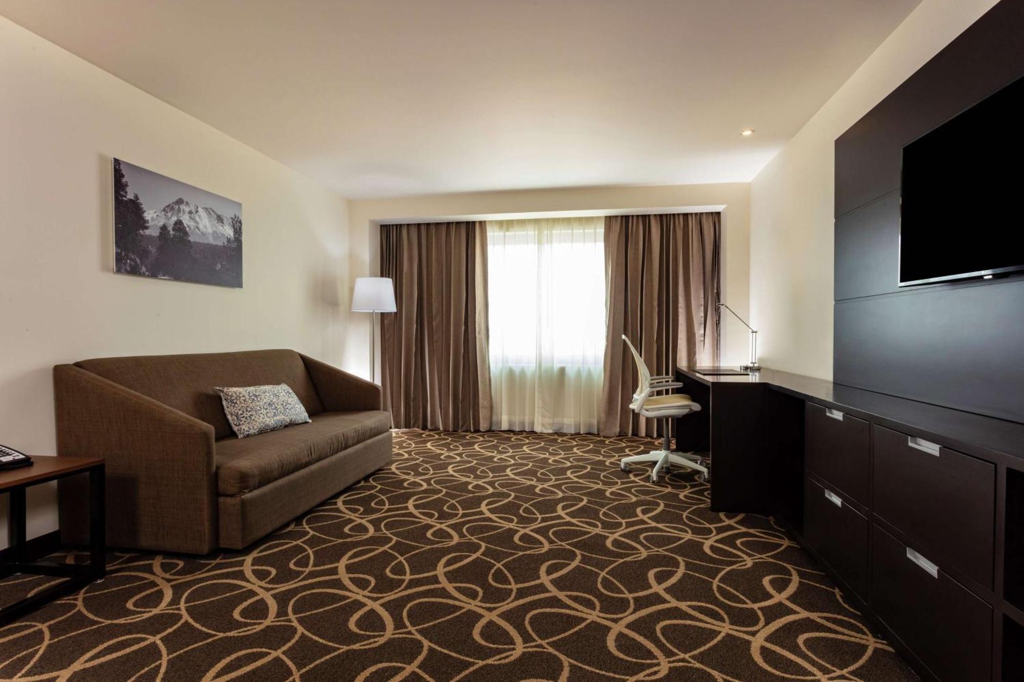 Hotel Doubletree By Hilton Toluca Esterno foto