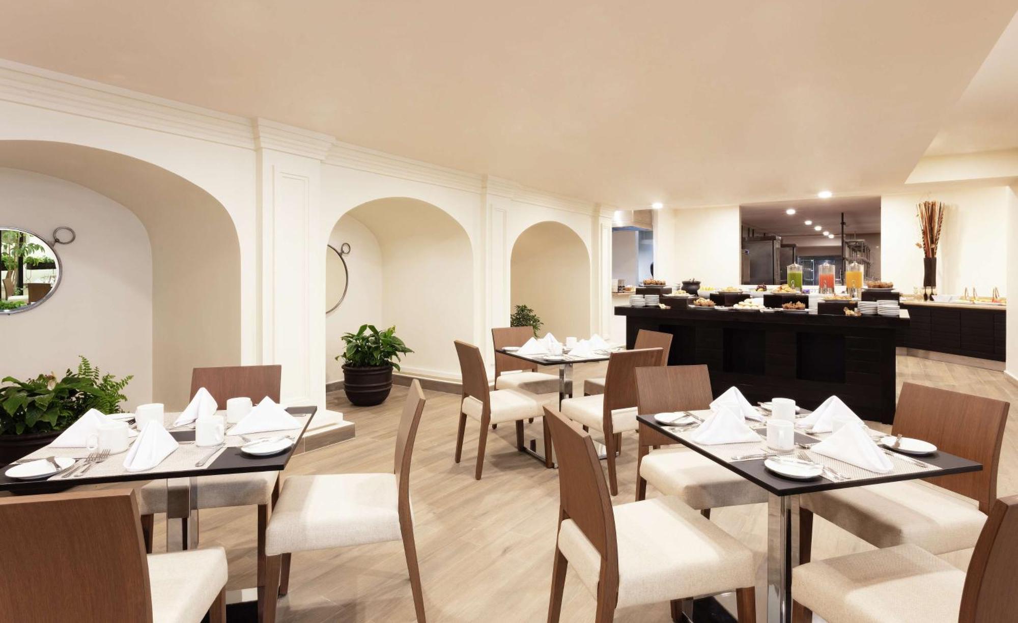 Hotel Doubletree By Hilton Toluca Esterno foto