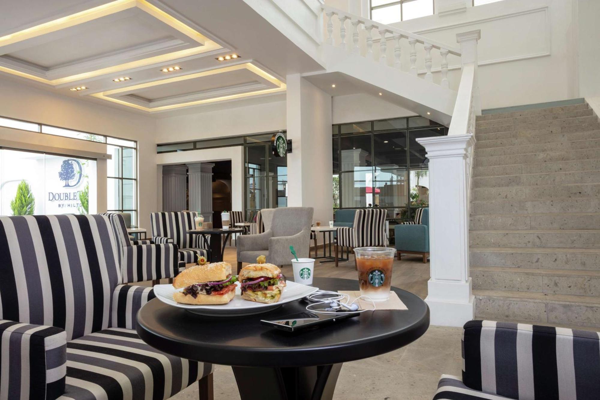 Hotel Doubletree By Hilton Toluca Esterno foto